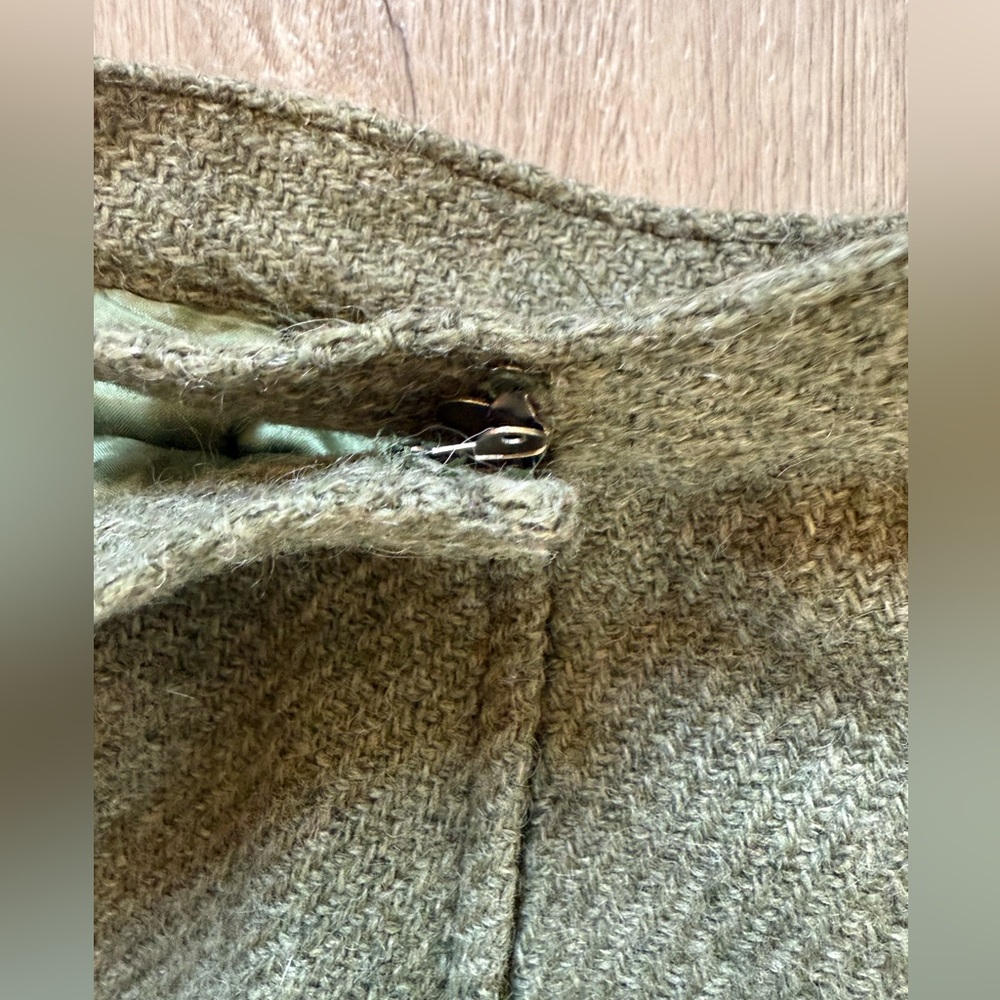 Elegant Green Pleated Skirt - Picture 11 of 13